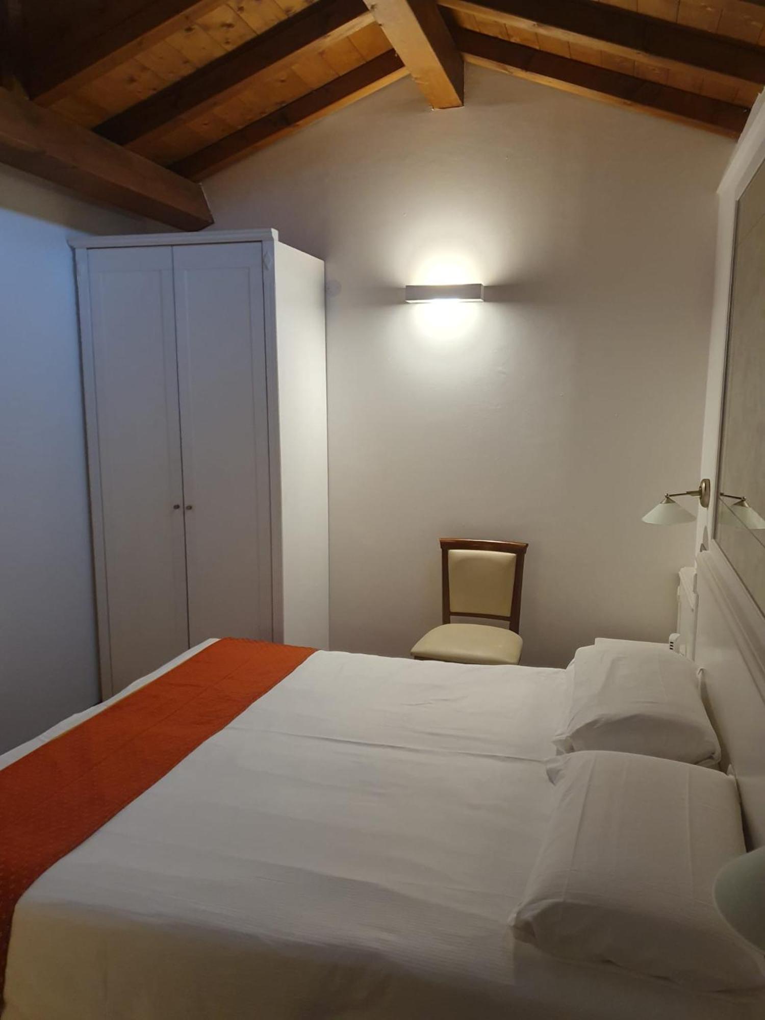 Chambre Double ou Lits Jumeaux avec Douche