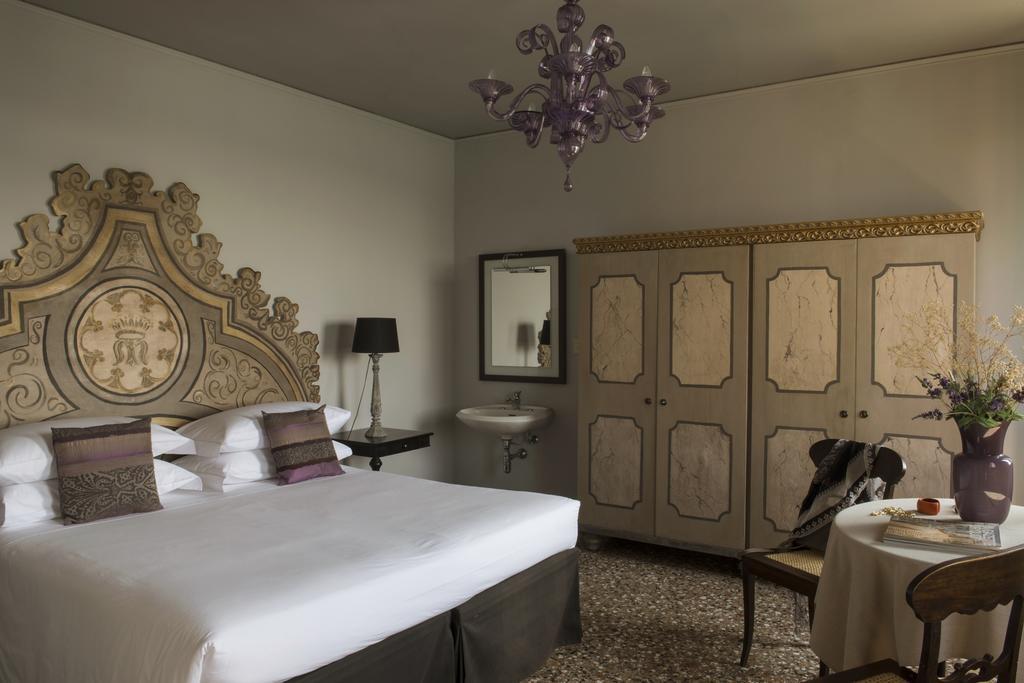 Chambre Double avec Salle de Bains Privative Intérieure - Vue sur Canal