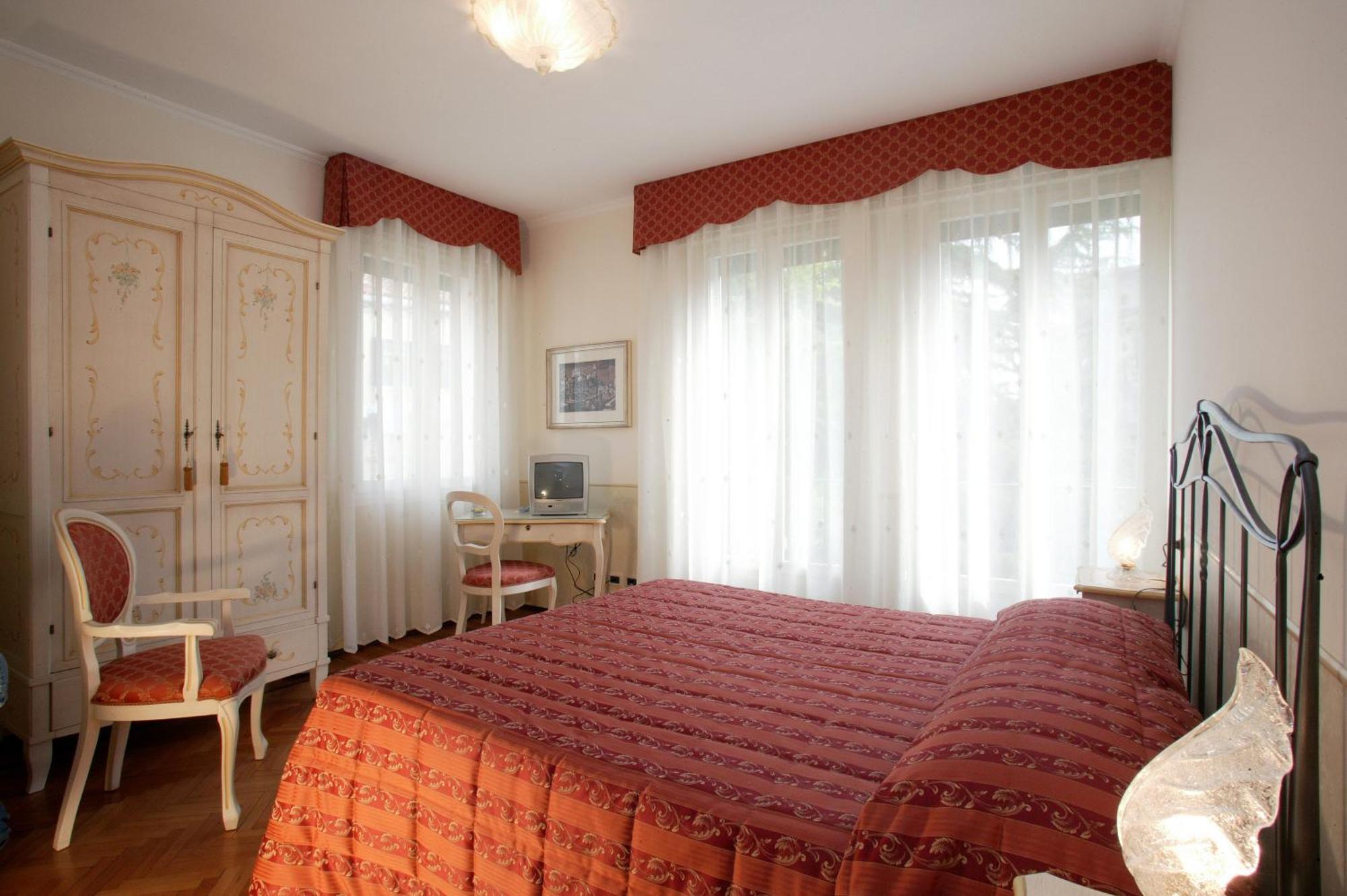 Chambre Double ou Lits Jumeaux avec Salle de Bains Privative