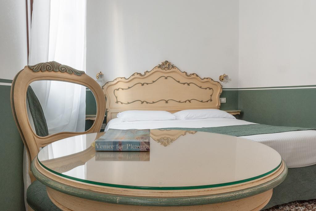 Chambre Double ou Lits Jumeaux - Vue sur Canal